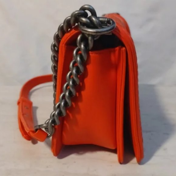 Authentic Chanel Boy Handbag in beautiful Orange Color - very unusual! - Picture 4 of 16